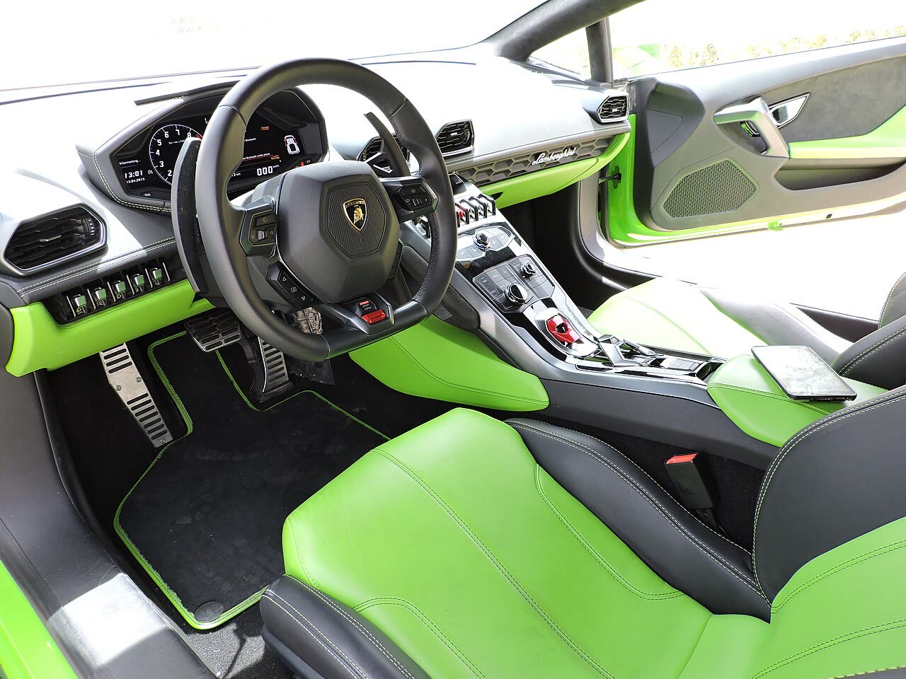 Lamborghini Huracán EVO Verde Mantis for rent in Dubai
